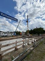 Mai: Kran steht