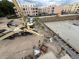 Juni: Die Bodenplatte der Tiefgarage ist fertig!